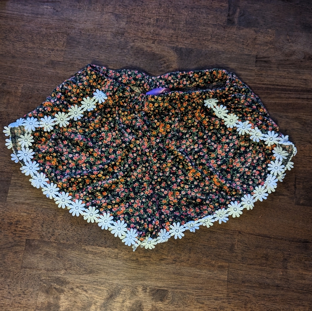 Girl's floral Shorts Bloomingdale's Aqua size medium